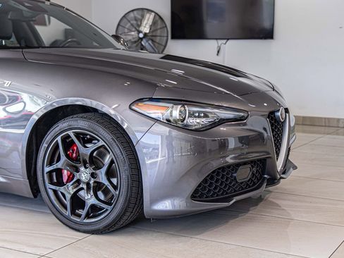 Used 2022 Alfa Romeo Giulia Ti AWD/4WD image 3