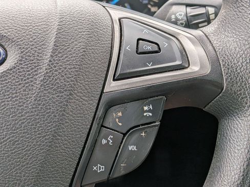 Used 2017 Ford Fusion SE FWD image 19