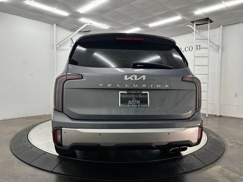 Used 2024 Kia Telluride EX w/ EX Captain's Chair Package FWD image 6