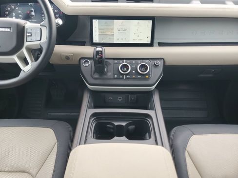 Used 2022 Land Rover Defender 110 X-Dynamic SE AWD/4WD image 30