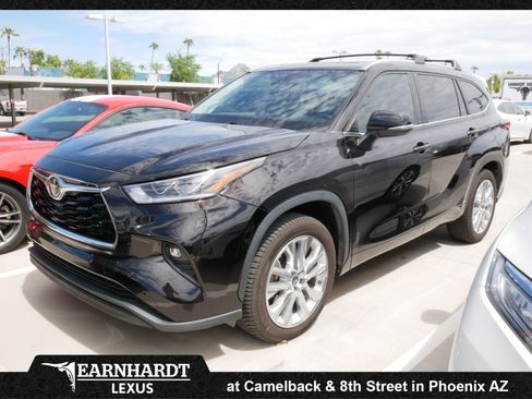 Used 2021 Toyota Highlander Limited FWD image 1
