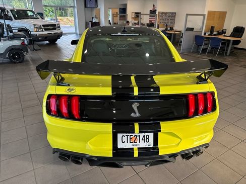 Used 2021 Ford Mustang Shelby GT500 w/ Carbon Fiber Track Pack RWD image 5