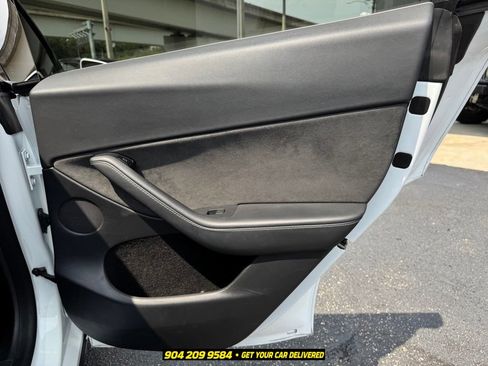Used 2022 Tesla Model Y Performance AWD/4WD image 29