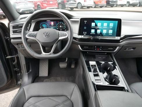 Certified 2025 Volkswagen Atlas Cross Sport SE FWD image 21