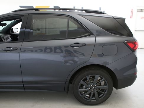 Used 2023 Chevrolet Equinox RS FWD image 5