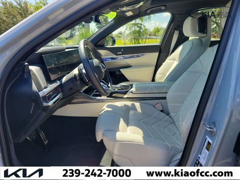 Used 2025 BMW 760i xDrive AWD/4WD image 21
