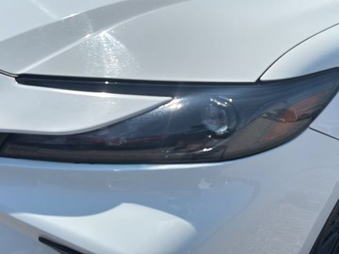 Used 2025 Toyota Camry SE FWD image 9