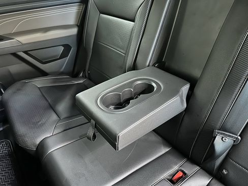 Used 2021 Volkswagen Atlas Cross Sport SE image 32