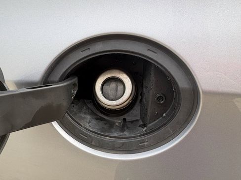 Used 2020 Chrysler Pacifica Touring-L image 32