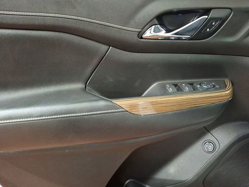 Used 2021 GMC Acadia SLE w/ Driver Convenience Package image 8