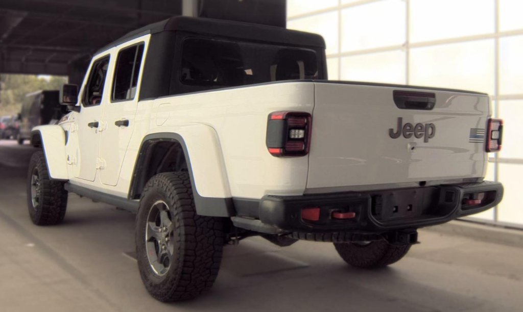 Used 2023 Jeep Gladiator Rubicon w/ LED Lighting Group AWD/4WD image 2