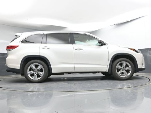 Used 2018 Toyota Highlander Limited image 27