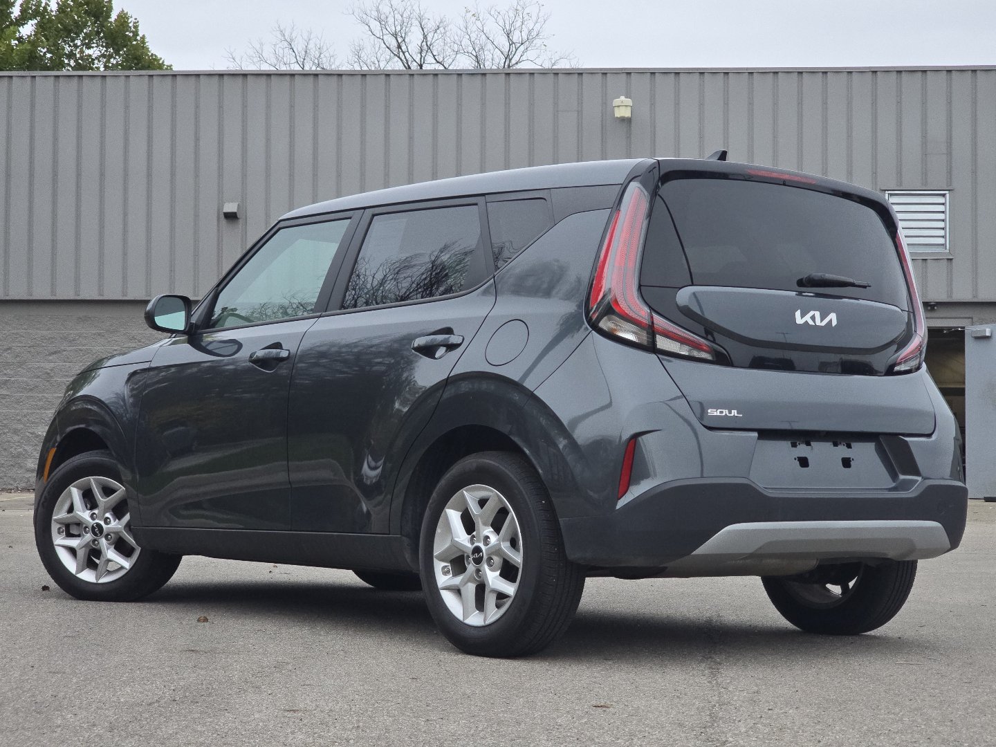 Used 2025 Kia Soul LX w/ LX Technology Package FWD image 12