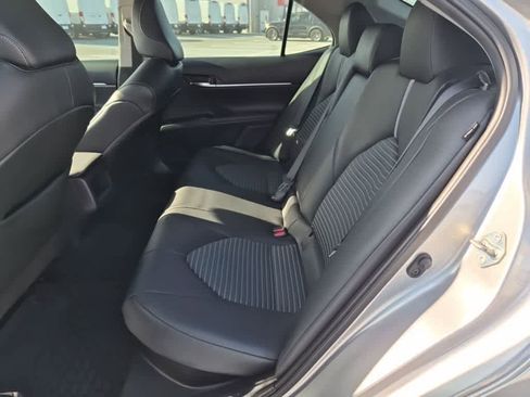 Used 2020 Toyota Camry SE FWD image 10