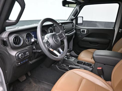 Used 2023 Jeep Wrangler Unlimited Sahara image 18