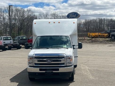 New 2027 Ford E-350 and Econoline 350 Super Duty w/ Power Equipment Group RWD image 2