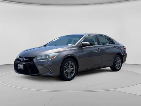 Used 2017 Toyota Camry SE FWD image 6