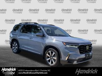Used 2025 Honda Pilot Touring video 1