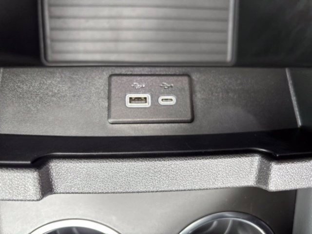 Used 2024 GMC Yukon AT4 AWD/4WD image 36