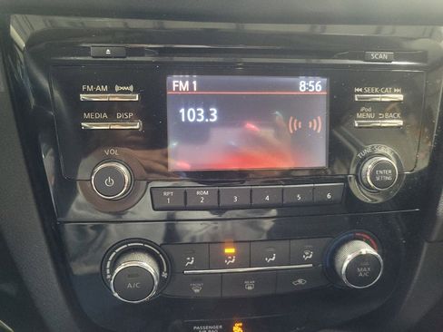 Used 2017 Nissan Rogue S AWD/4WD image 25