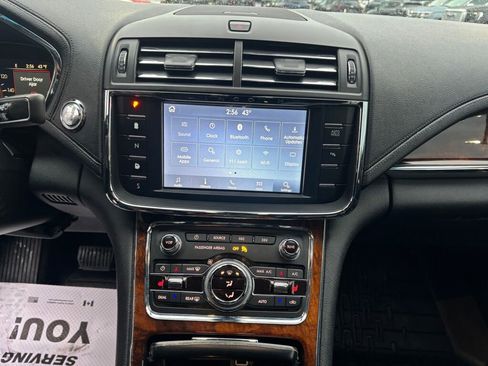 Used 2019 Lincoln Continental Premiere image 16