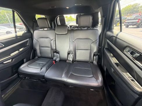 Used 2017 Ford Explorer XLT w/ Equipment Group 202A AWD/4WD image 16