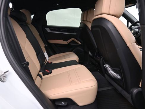 New 2025 Porsche Cayenne image 17