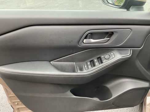 Used 2025 Nissan Rogue SV AWD/4WD image 11