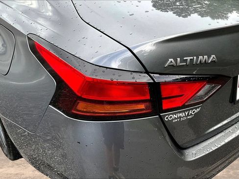 Used 2024 Nissan Altima 2.5 SV FWD image 25