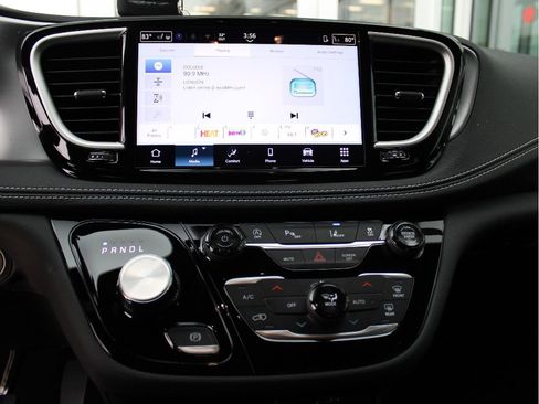 New 2026 Chrysler Pacifica Select image 19