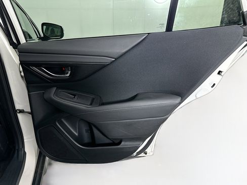 Used 2025 Subaru Outback Premium AWD/4WD image 31