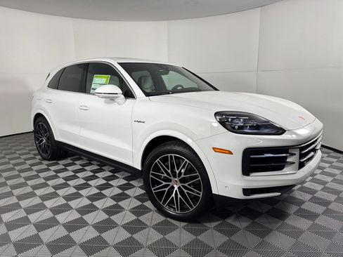 Certified 2026 Porsche Cayenne Coupe AWD/4WD image 9