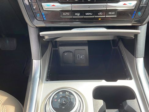 Used 2023 Ford Explorer Limited image 20