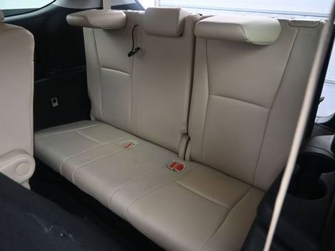 Used 2021 Toyota Highlander XLE FWD image 15
