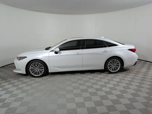 Used 2019 Toyota Avalon Limited FWD image 6