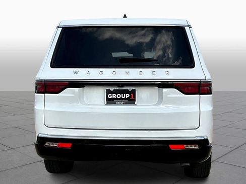 Used 2024 Jeep Wagoneer L Series II w/ Flexible Seating Group image 4
