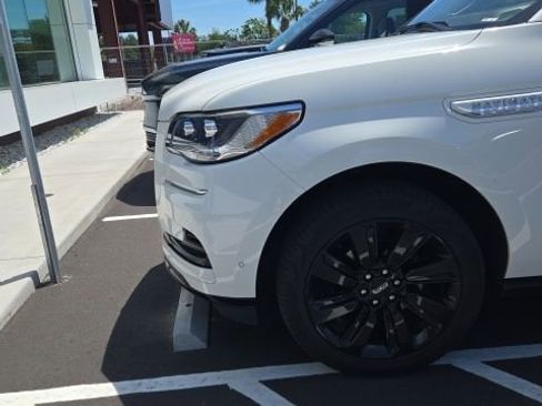 Used 2024 Lincoln Navigator L Reserve AWD/4WD image 2