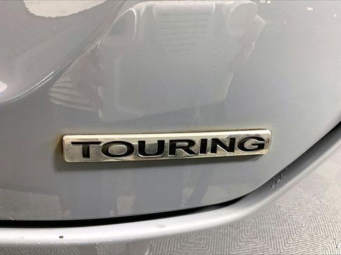 Used 2025 Honda Pilot Touring image 7