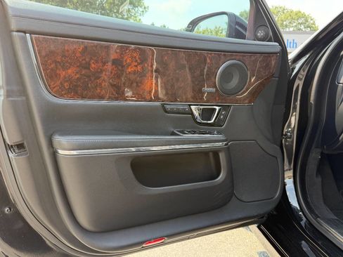 Used 2016 Jaguar XJ R-Sport image 17