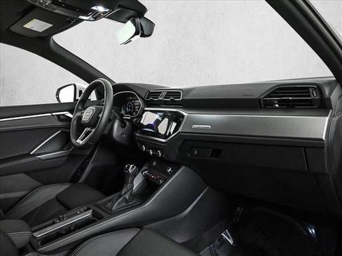 Certified 2025 Audi Q3 2.0T Premium w/ Convenience Package image 23