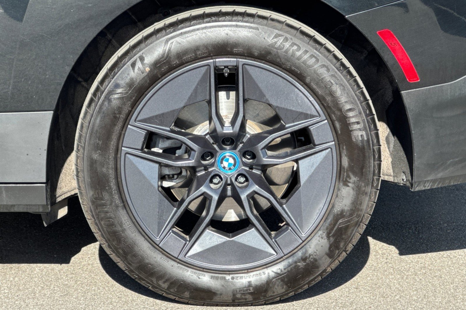 Used 2025 BMW iX xDrive50 AWD/4WD image 27