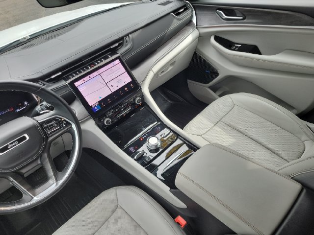 Used 2022 Jeep Grand Cherokee Overland AWD/4WD image 27