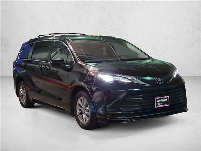 Certified 2026 Toyota Sienna LE FWD image 3