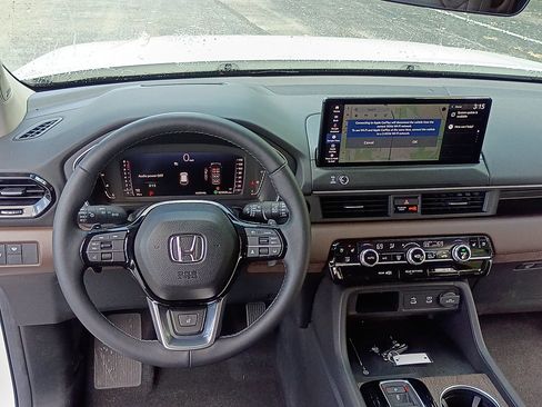 Used 2026 Honda Pilot Elite image 12
