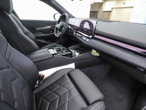 Used 2026 BMW 550e xDrive image 30