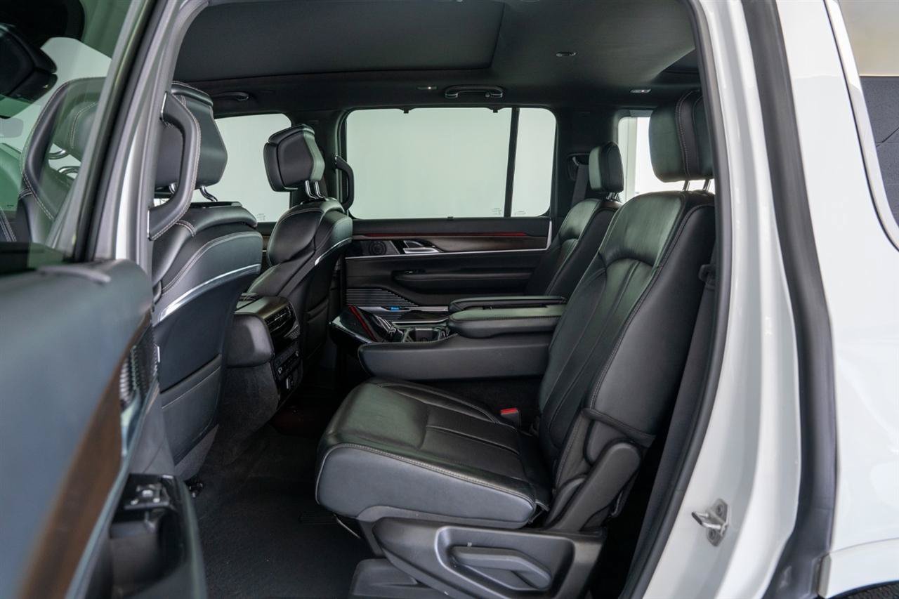 Used 2022 Jeep Grand Wagoneer Series I AWD/4WD image 10