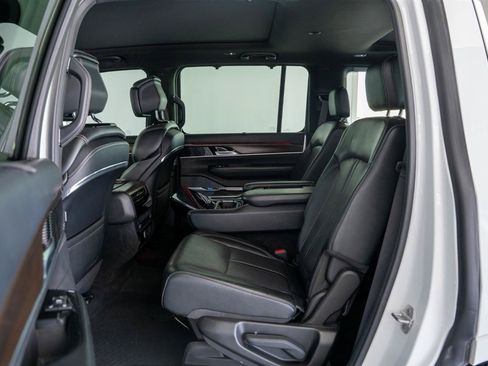 Used 2022 Jeep Grand Wagoneer Series I AWD/4WD image 10