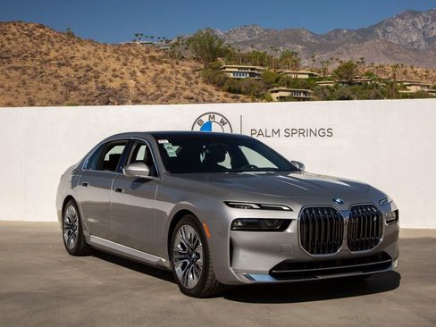 New 2025 BMW i7 xDrive60 image 8