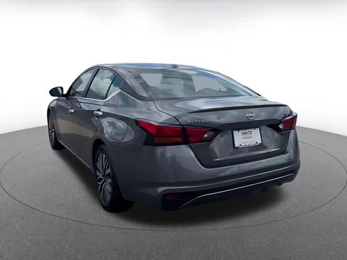Used 2025 Nissan Altima 2.5 SV FWD image 11