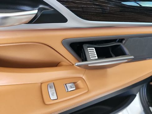 Used 2017 BMW 750i RWD image 32